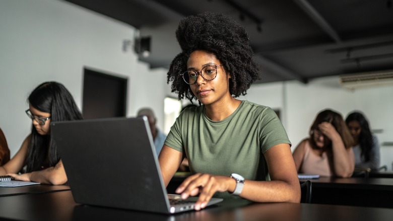 Choosing the Right Topic for Your College Essay Successfully